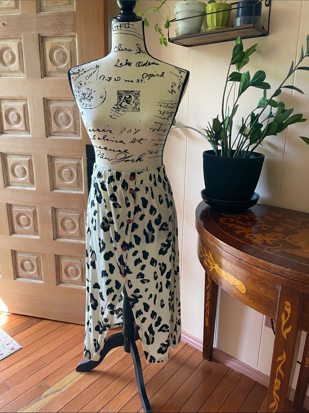 Tickled Teal Cream and Black Leopard-Print Button-Front Midi Skirt